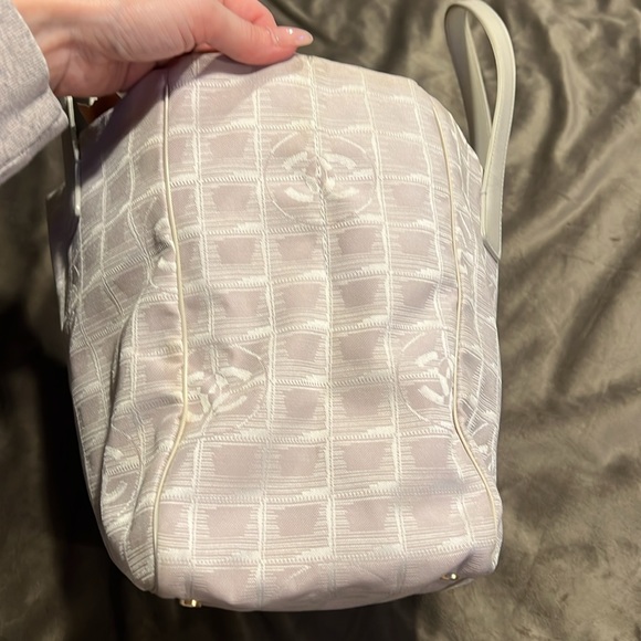 💯 Authentic 😍 CHANEL 😍 Nylon Travel Bag in Amazing Condition - Picture 8 of 13